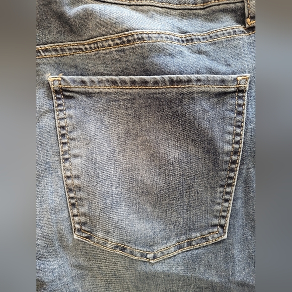 SO Super High Rise Ultimate Distressed Jeggings Size 15 / 32W - Picture 8 of 9